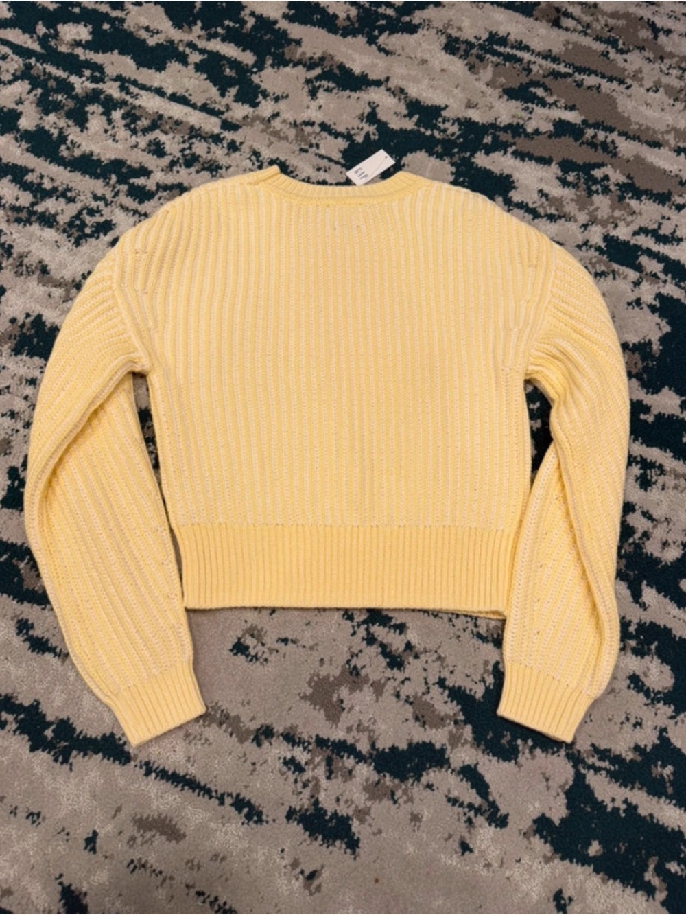 GAP Sweater - Picture 2 of 5